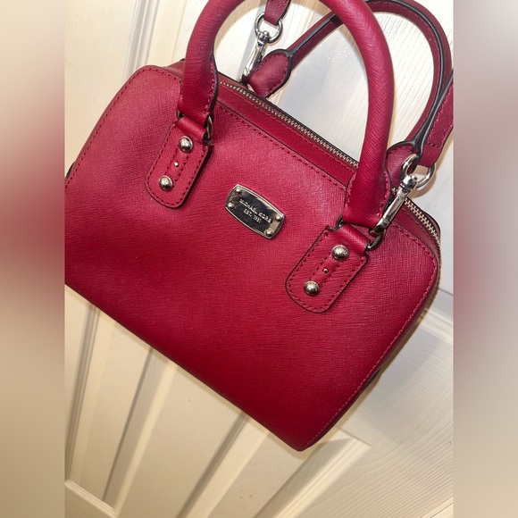 Michael Kors Saffiano Leather Small Satchel / Crossbody NWT Cherry. - Picture 7 of 12